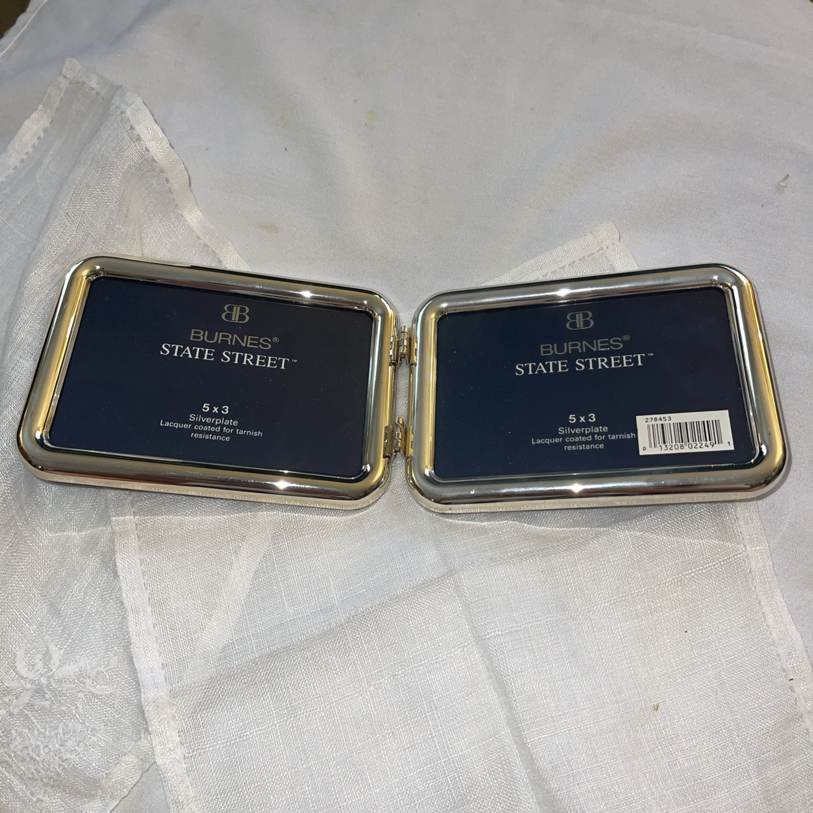 Silver-plated Double Picture Frame , Bi-Fold W/ Hinges, 5”x3”