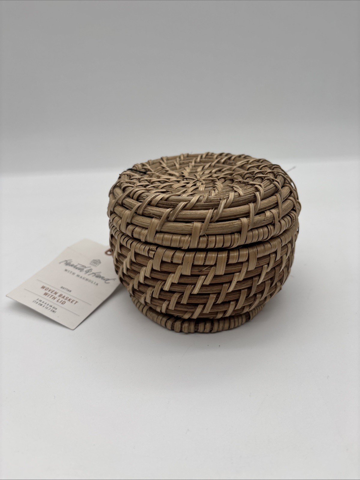 Small 3&Prime;x5&Prime; Natural Woven Basket with Lid Farmhouse Style, Rattan Storage, New