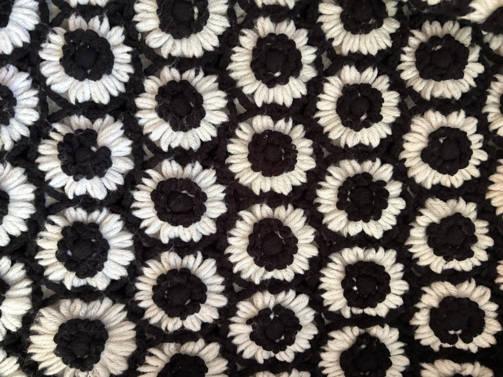 VTG 3D Daisy Flower Throw Blanket Crochet Afghan Black White Retro Granny Cottag