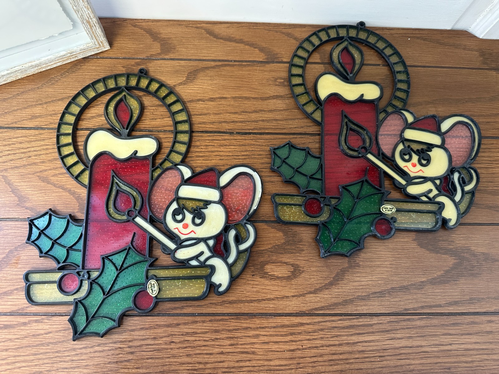 Vintage Stained 10” Sun Catcher Christmas Mouse Holly Wreath Candle Plastic