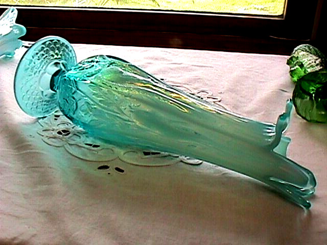« SQUIRREL and ACORN » VASE 5 3/4&Prime; BY: UNKNOWN