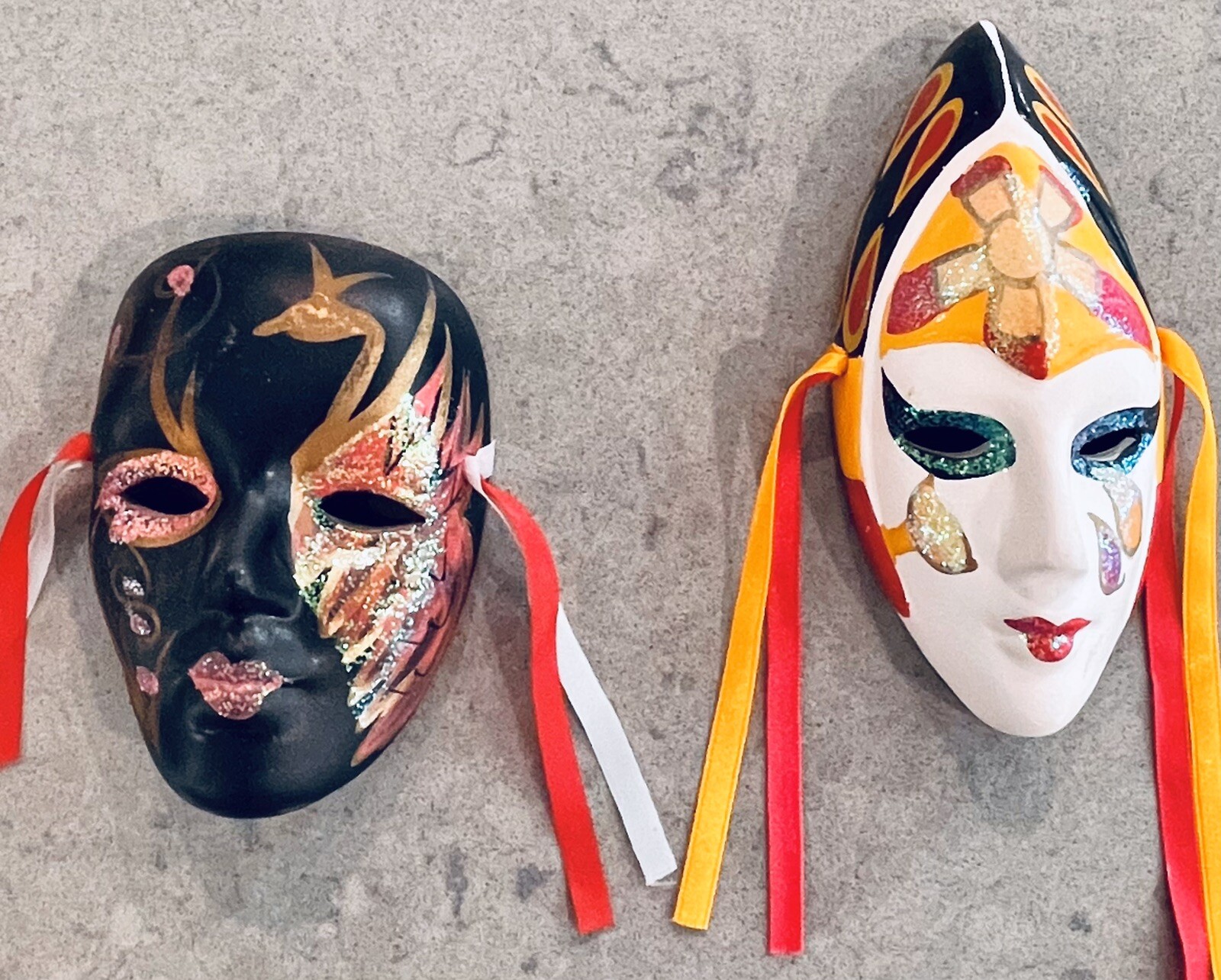 Two Face Decorative Wall Masks 4&Prime; Black & White Unique Collectible
