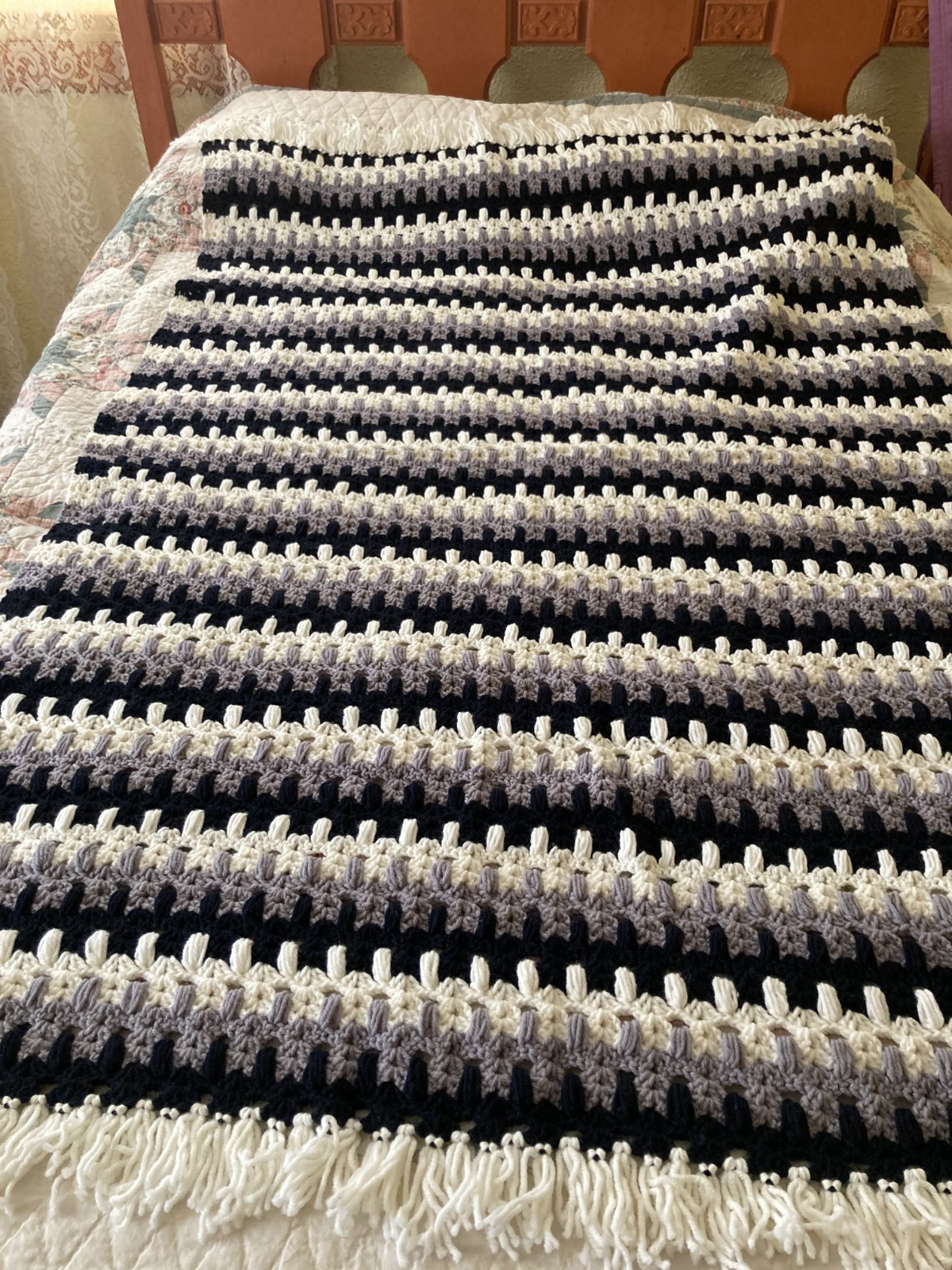 Afghan throw cover hand crochet 62&prime; x 43&Prime; charcoal/ black/white very nice