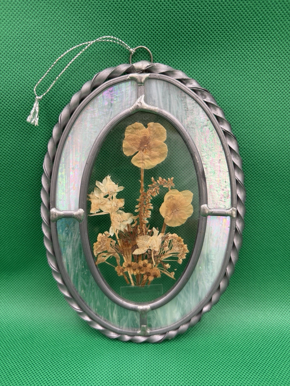 VINTAGE Lasting Impressions Oval Stain Glass Dry Flower Suncatcher 7 x 5 Pewter