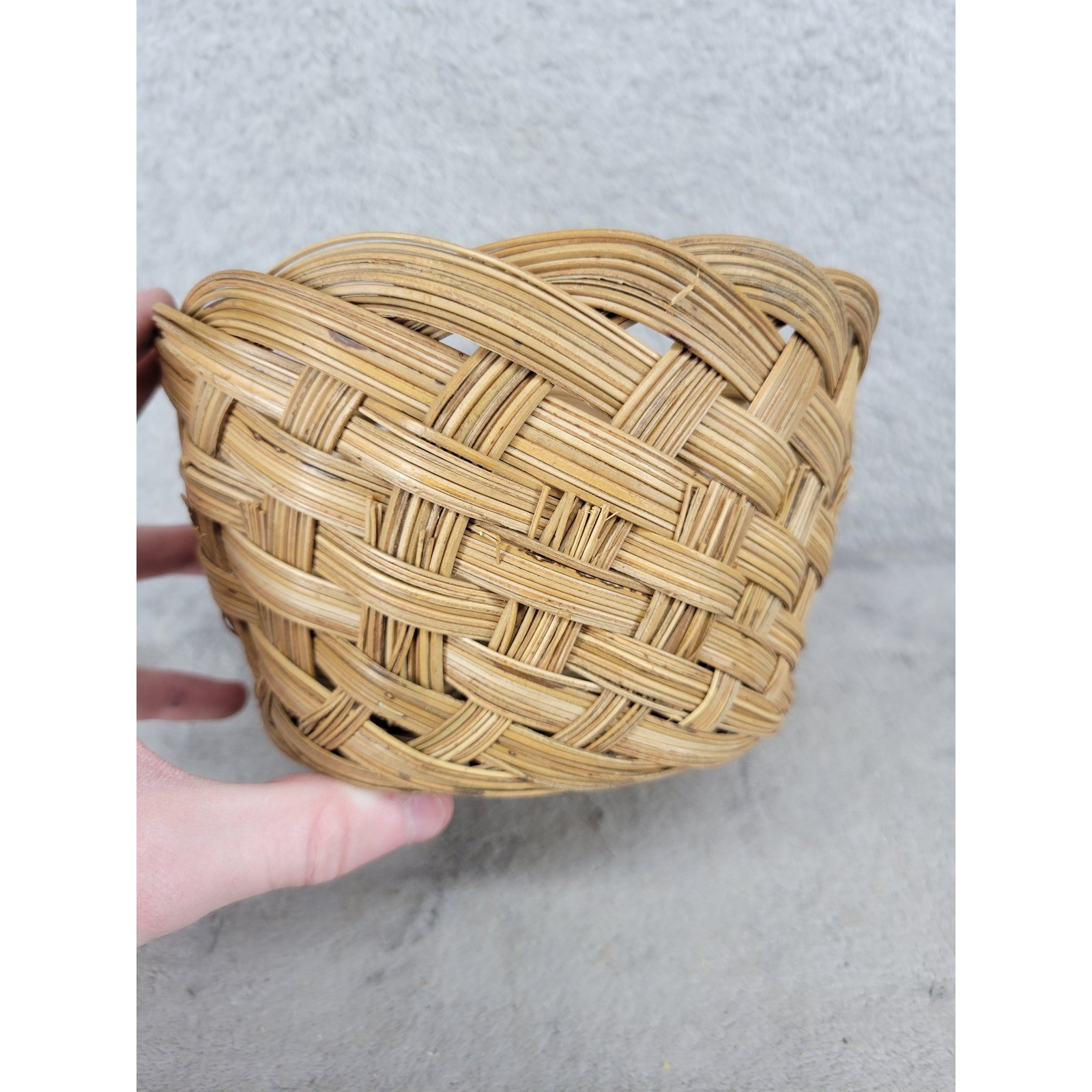 Vintage Woven Wicker Bamboo Round Basket Natural Tan Boho Farmhouse Decor 6.5in