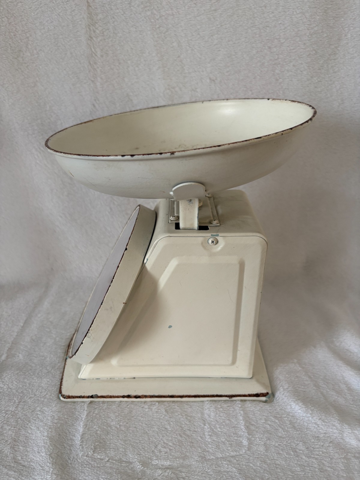 Unbranded Farmhouse Decorative Scale – 22lb x 2oz or 10kg x 50g