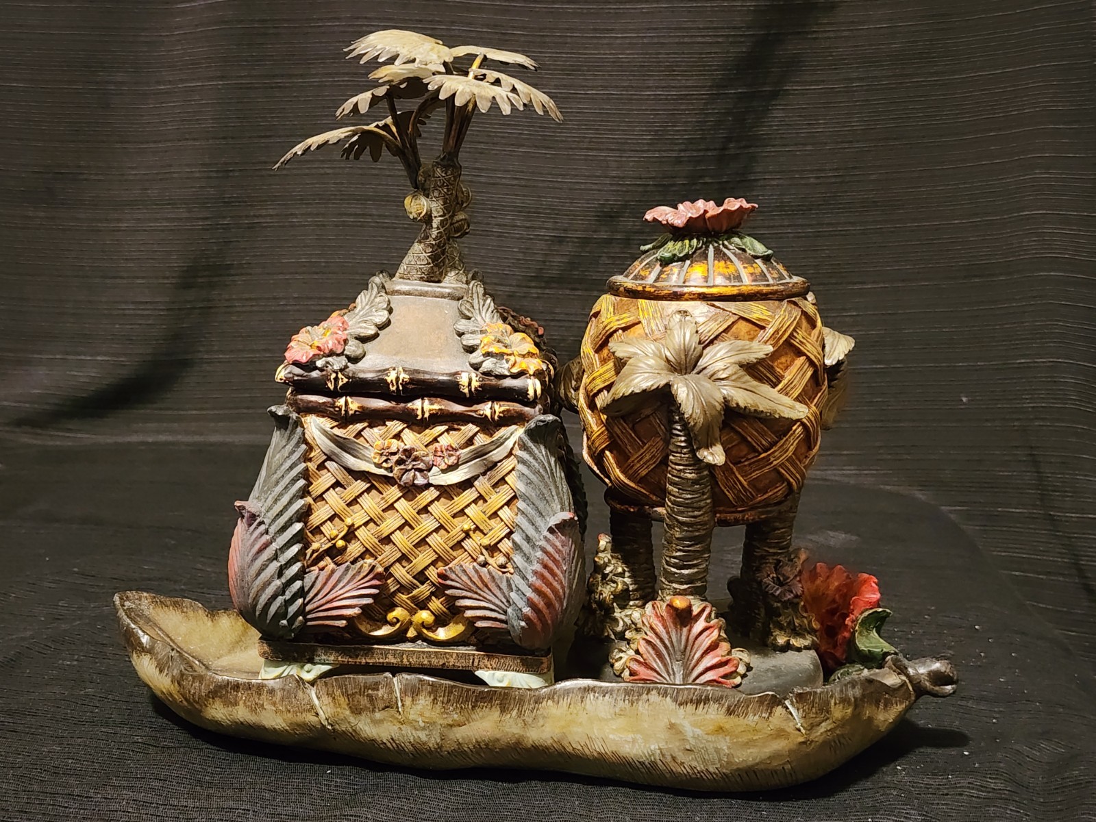 Tommy Bahama Style Tropical Decor Set Palm Tree Jar & Urn On Hibiscus Leaf Tray