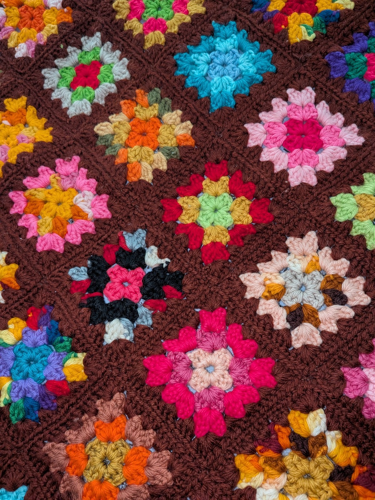 Vintage 64&Prime; x 44&Prime; “Roseanne”/ « Grannycore » Crochet Multicolor Afghan