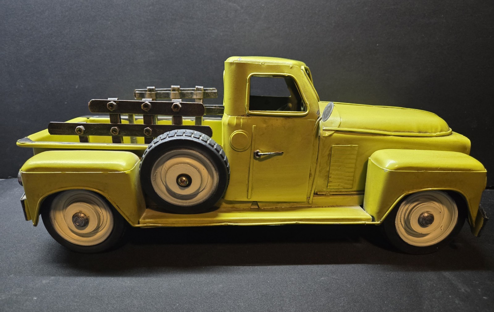13&Prime; Vintage Style Green 💚 Metal Pickup Truck Decoration