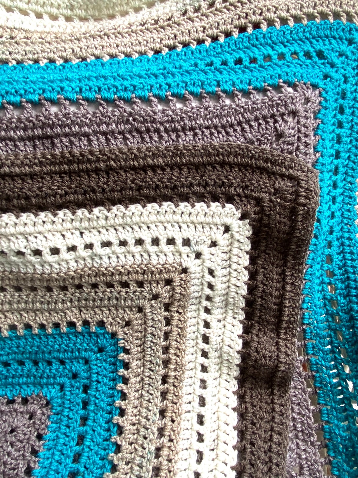 Handmade Crochet Granny Square Blanket Afghan Lapghan Throw Brown Blue 40&Prime; x 40&Prime;