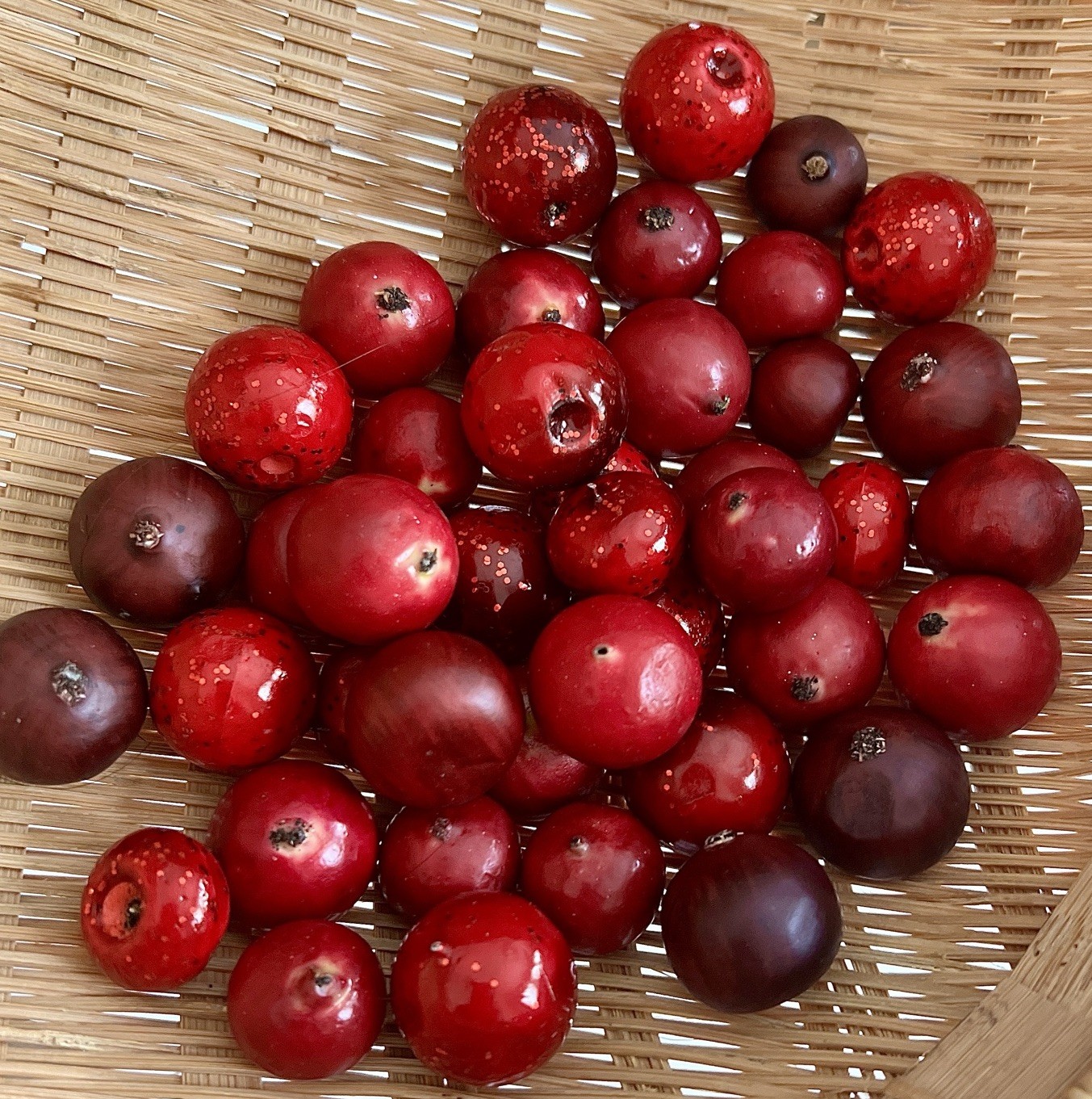 Decorative Mixed Red 1” Artificial Cranberries, Vase Bowl Filler Crafts 42ct