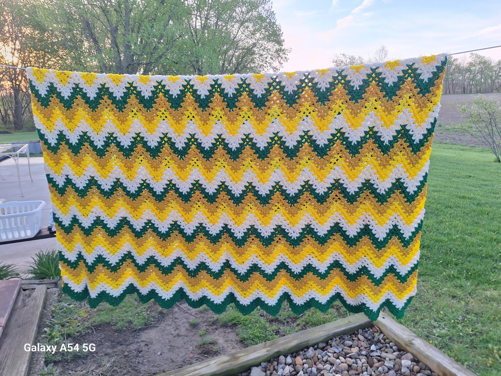Vintage Handmade Chevron Zig Zag Crocheted Afghan Green Yellow White 54&Prime;W x 70&Prime;L