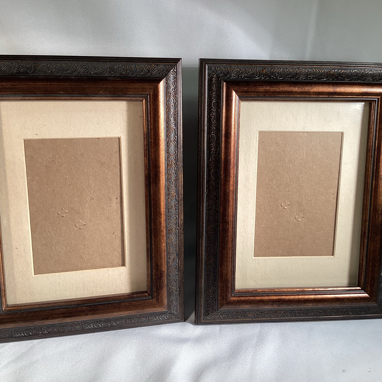 Uniek Solid Wood Picture Frame fits 5×7 in Photos Free Standing or Hung
