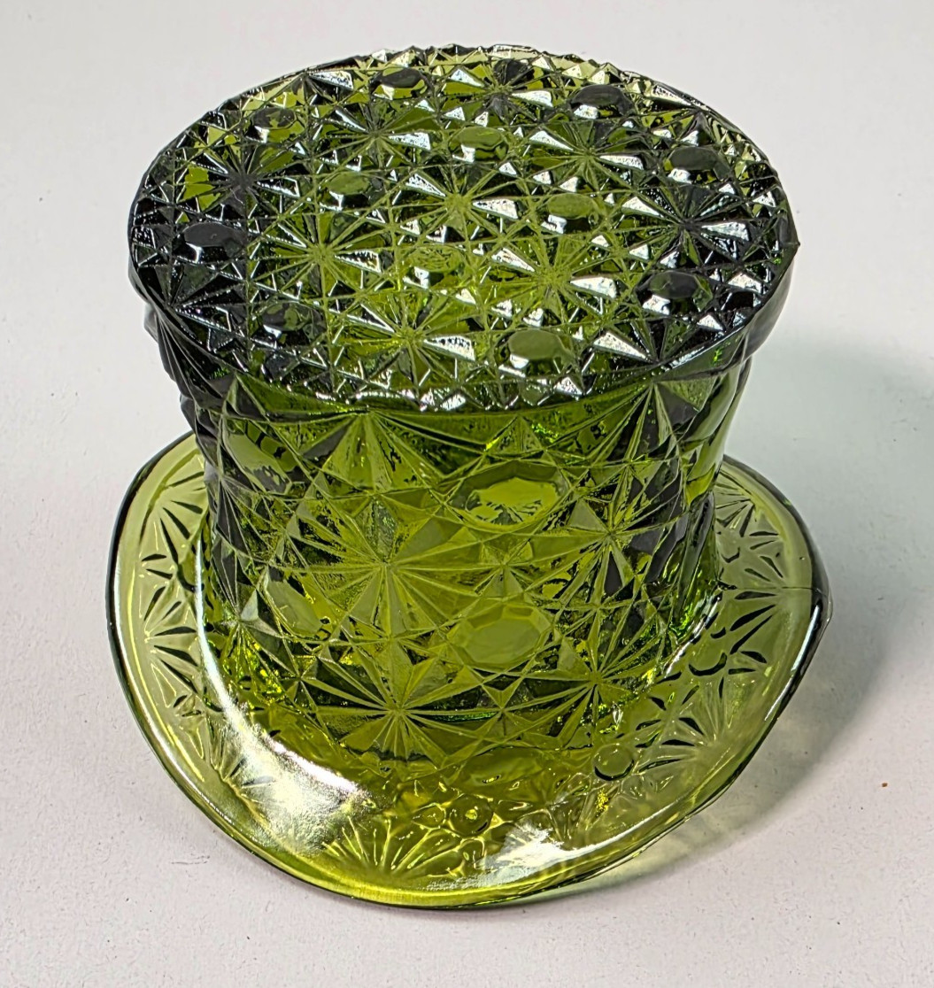 Vintage 1960’s Fenton Daisy and Button Glass Large Green Top Hat MCM Beautiful