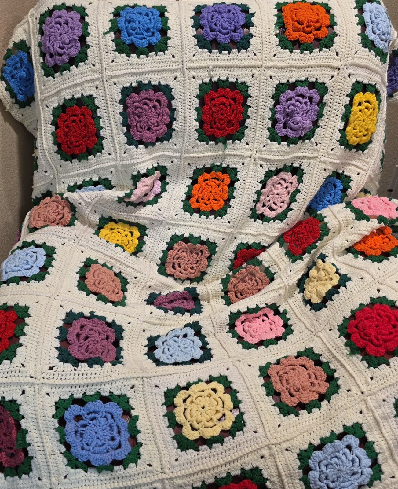 Vintage Crochet 3D Rose Afghan Blanket Granny Square MultiColored Queen 52&Prime;x82&Prime;