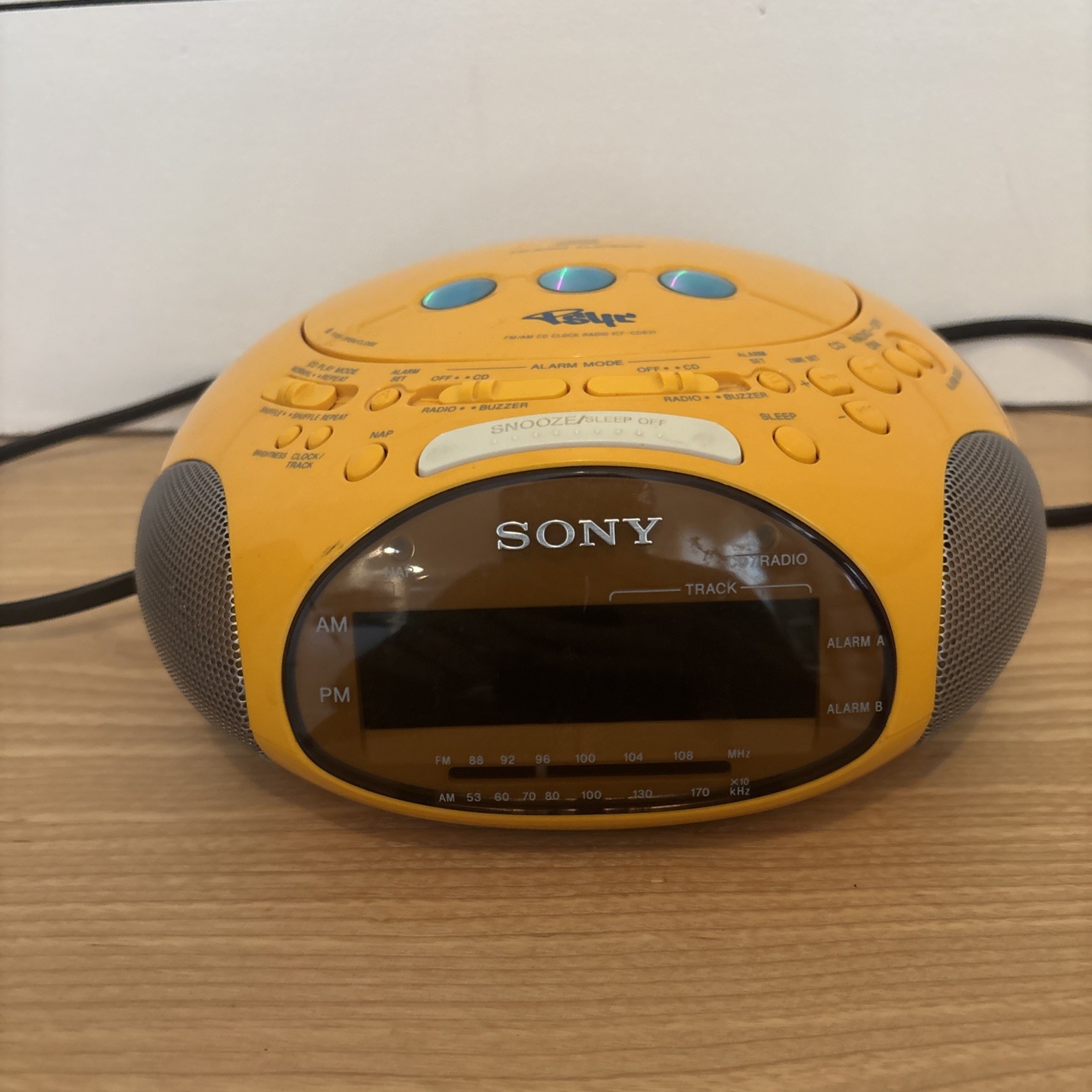 Y2K ‘99 Sony Dream Machine Psyc ICF-CD831 CD Alarm Clock Radio Yellow