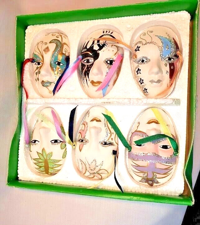 Beautiful Set of 6 Harlequin Mask Margi Gras Mask Wall Hanging Each is 4&Prime; x 3&Prime;