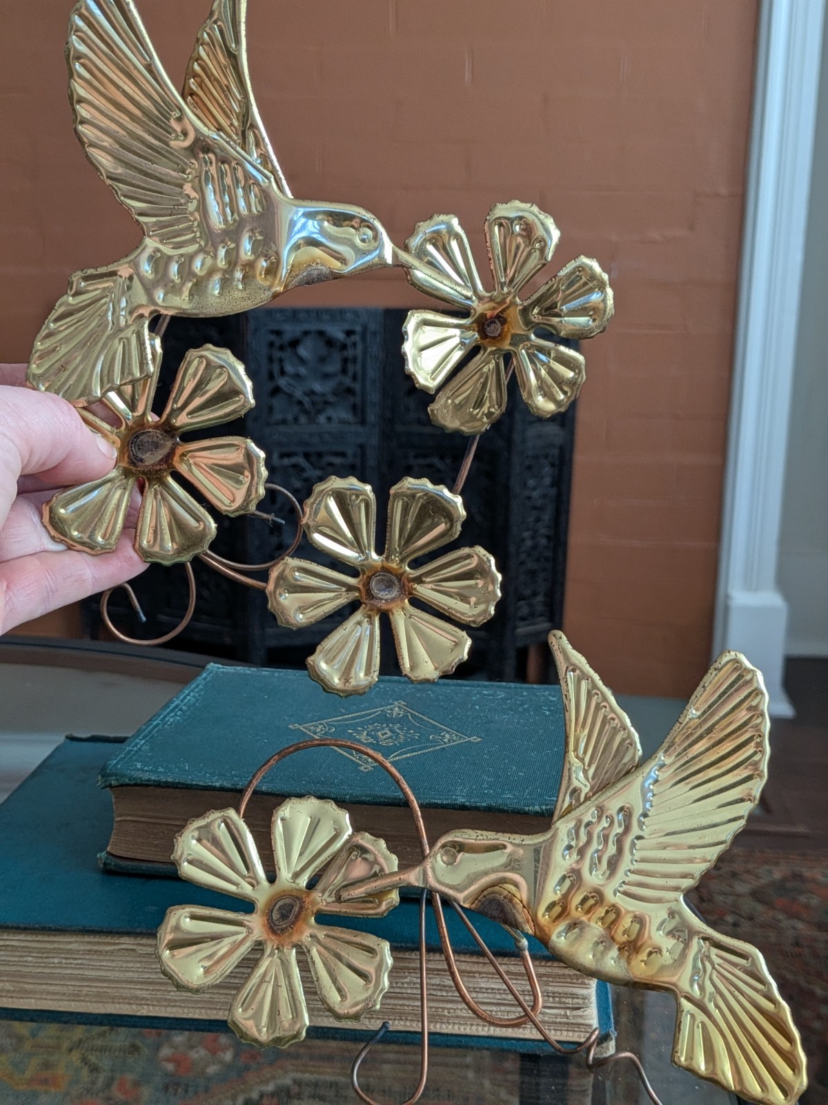 2 Vtg Homco Wall Hanging Art in Gold Tone Metal 3D Hummingbird & Flower Bird Set