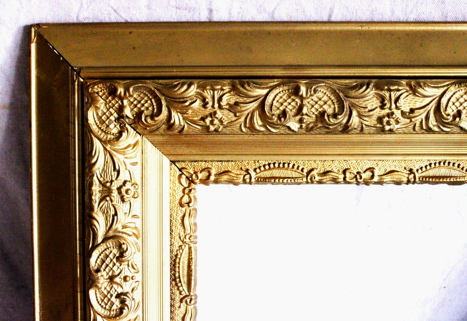 ANTIQUE FITS 8 X 10&Prime; VICTORIAN EASTLAKE ETCHED BLACK PICTURE FRAME WOOD GOLD