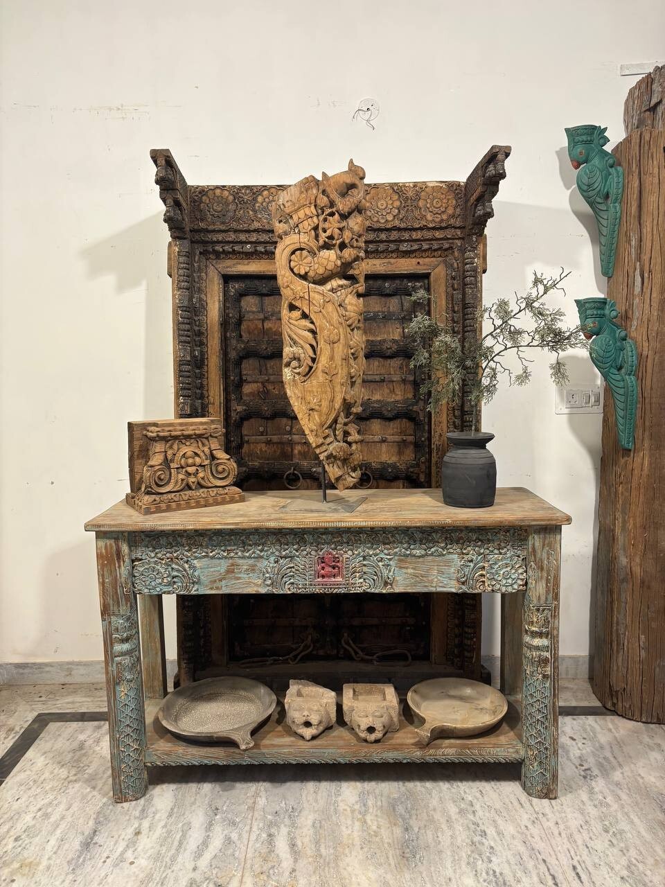 Handcrafted Wooden Carved Wall Brackets Decorative Accent Pieces for Home Decor