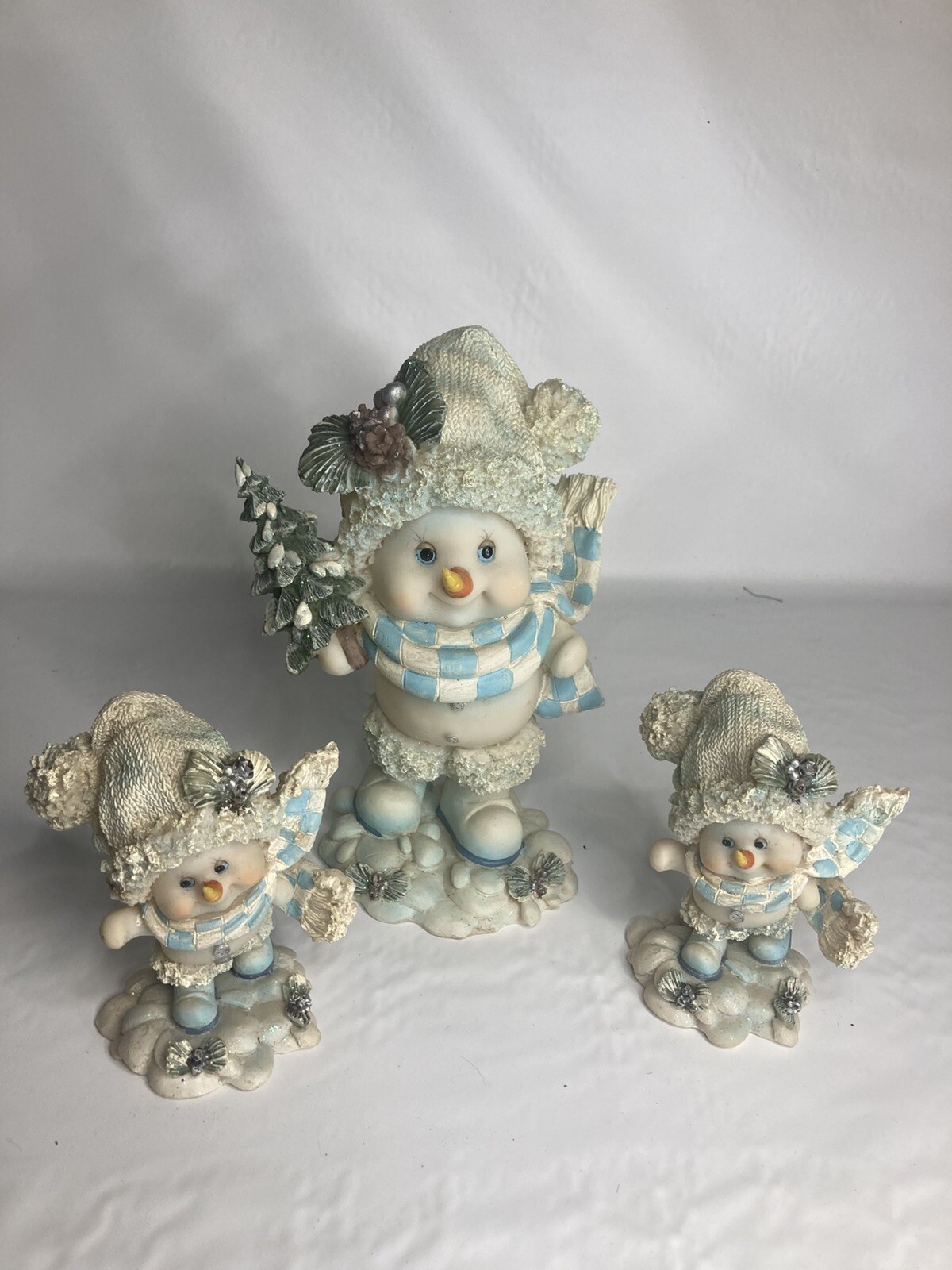 SNOWMAN WITH BLUE AND WHITE HAT Three Set Decoration Figures