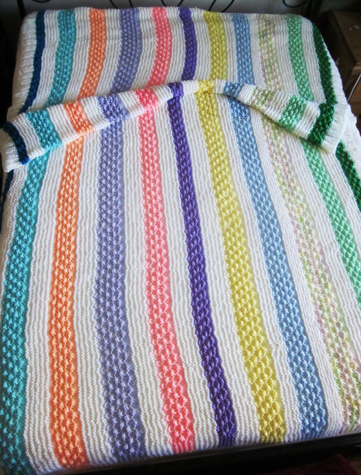 Hand Knit Pastel & White Striped Afghan/ Bed Blanket 116&Prime; X 57&Prime; Soft & Fluffy