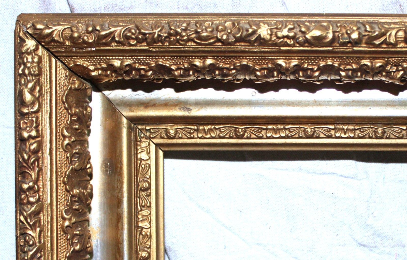 ANTIQUE FITS 8 X 10&Prime; VICTORIAN EASTLAKE ETCHED BLACK PICTURE FRAME WOOD GOLD