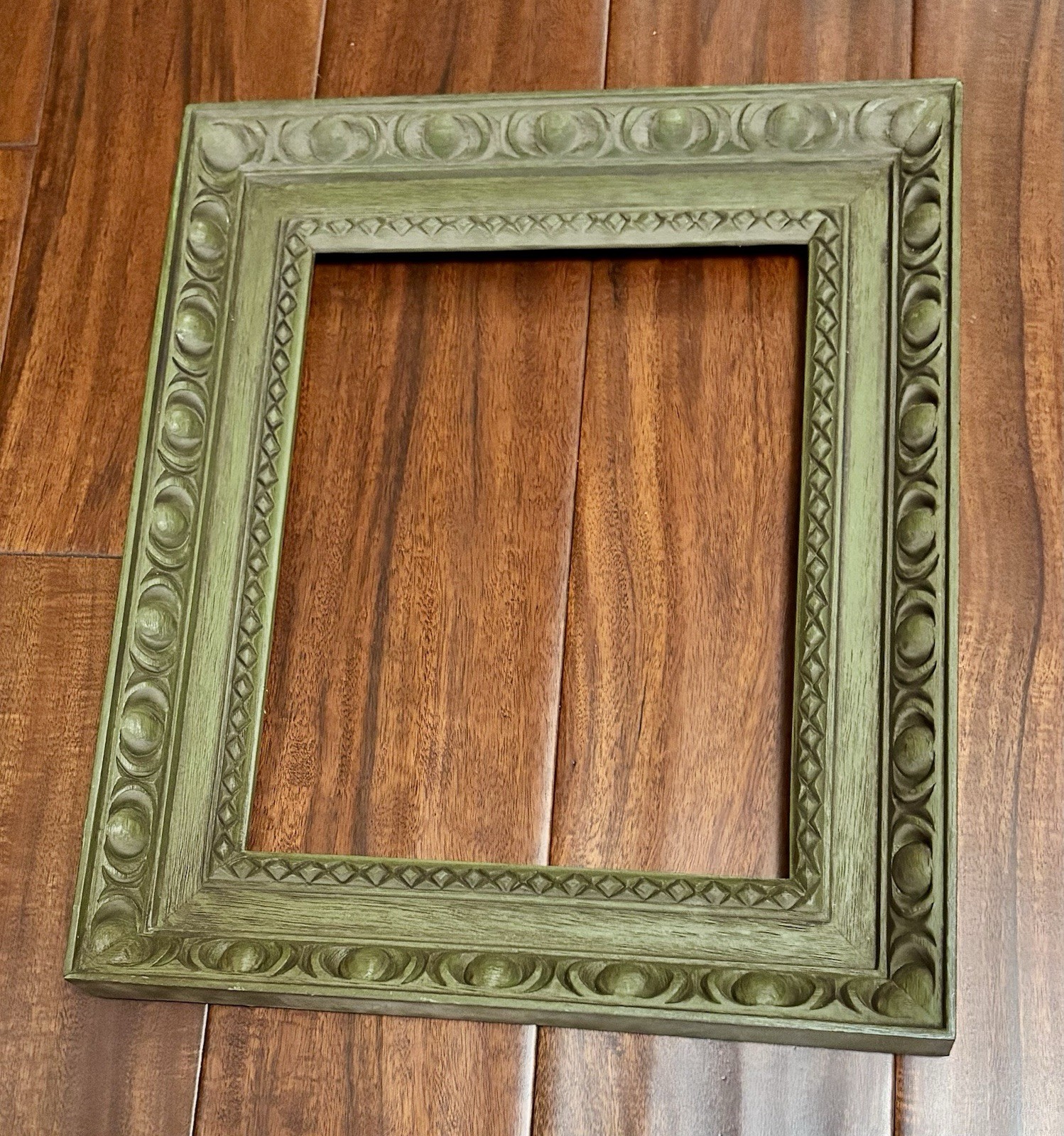VTG Ornate 8×10 Frame Green Wood Composite Carved Style Mid Century Modern