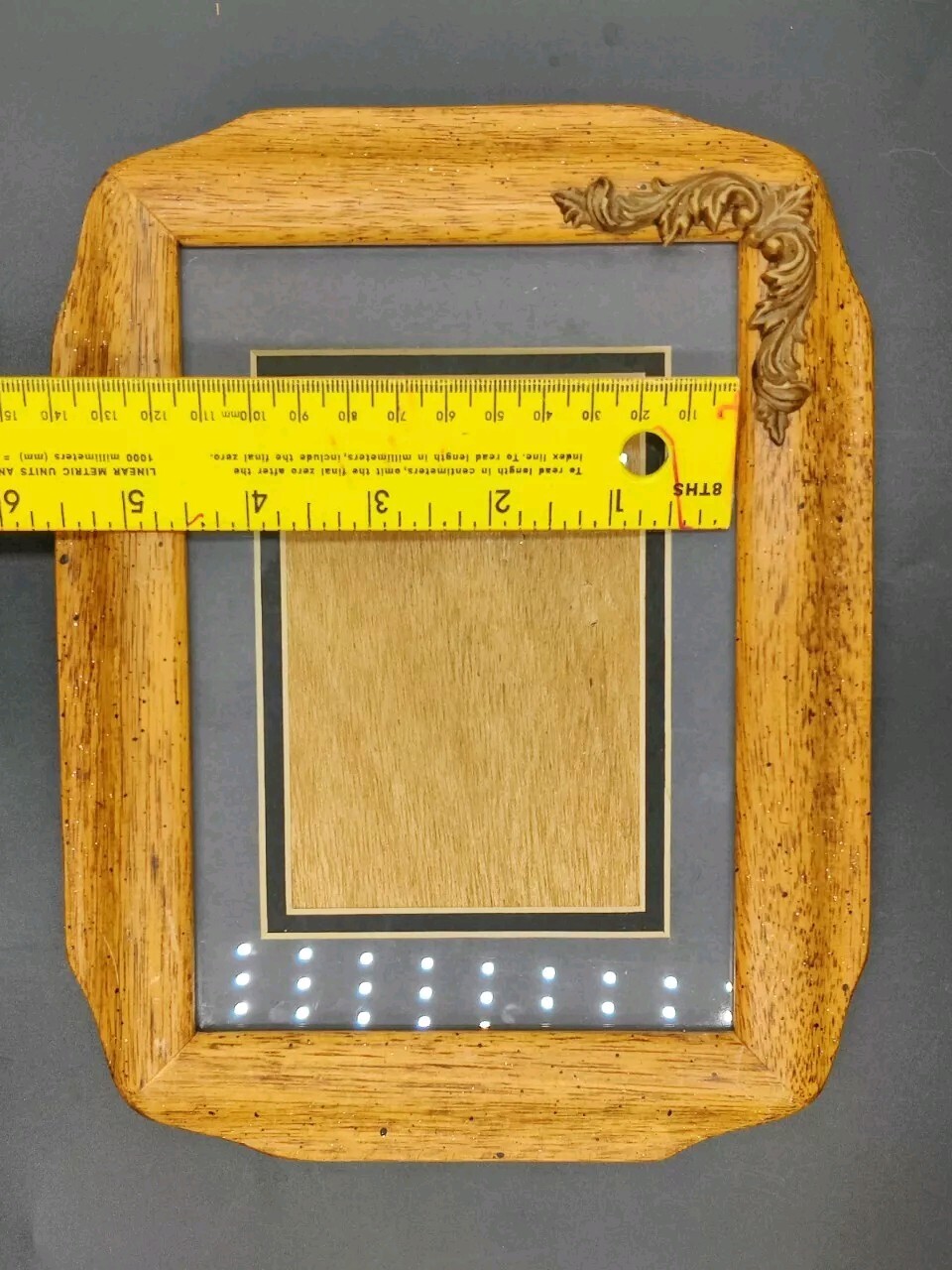 Handmade Frame Carved Oak Picture Frame With Easel Hold 6.5&Prime; X 4.5&Prime; W/0 Matte