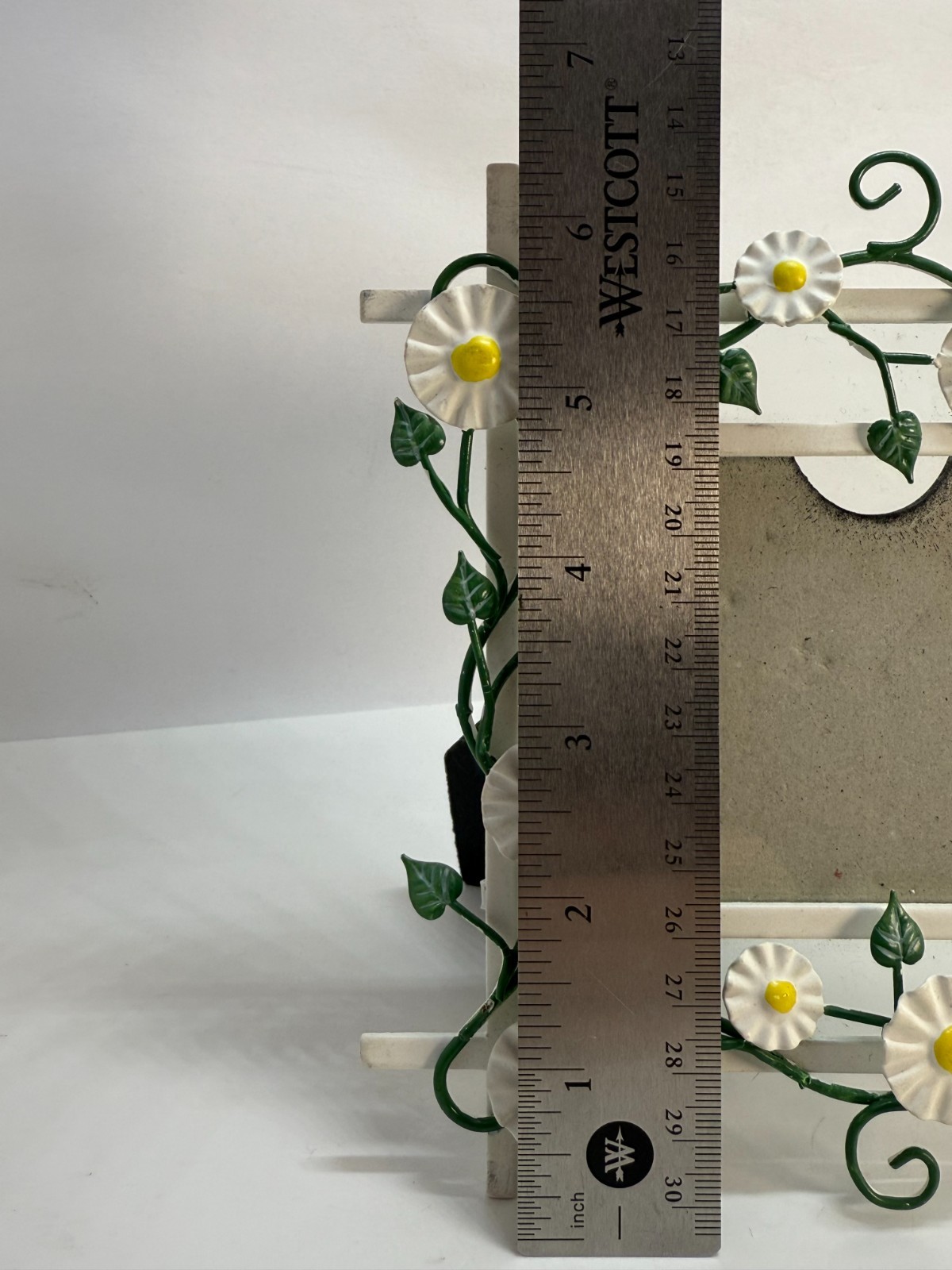 Daisy & Green Ivy Metal Picture Frame Holds 2.5&Prime;x 3&Prime; Picture **Free Shipping**