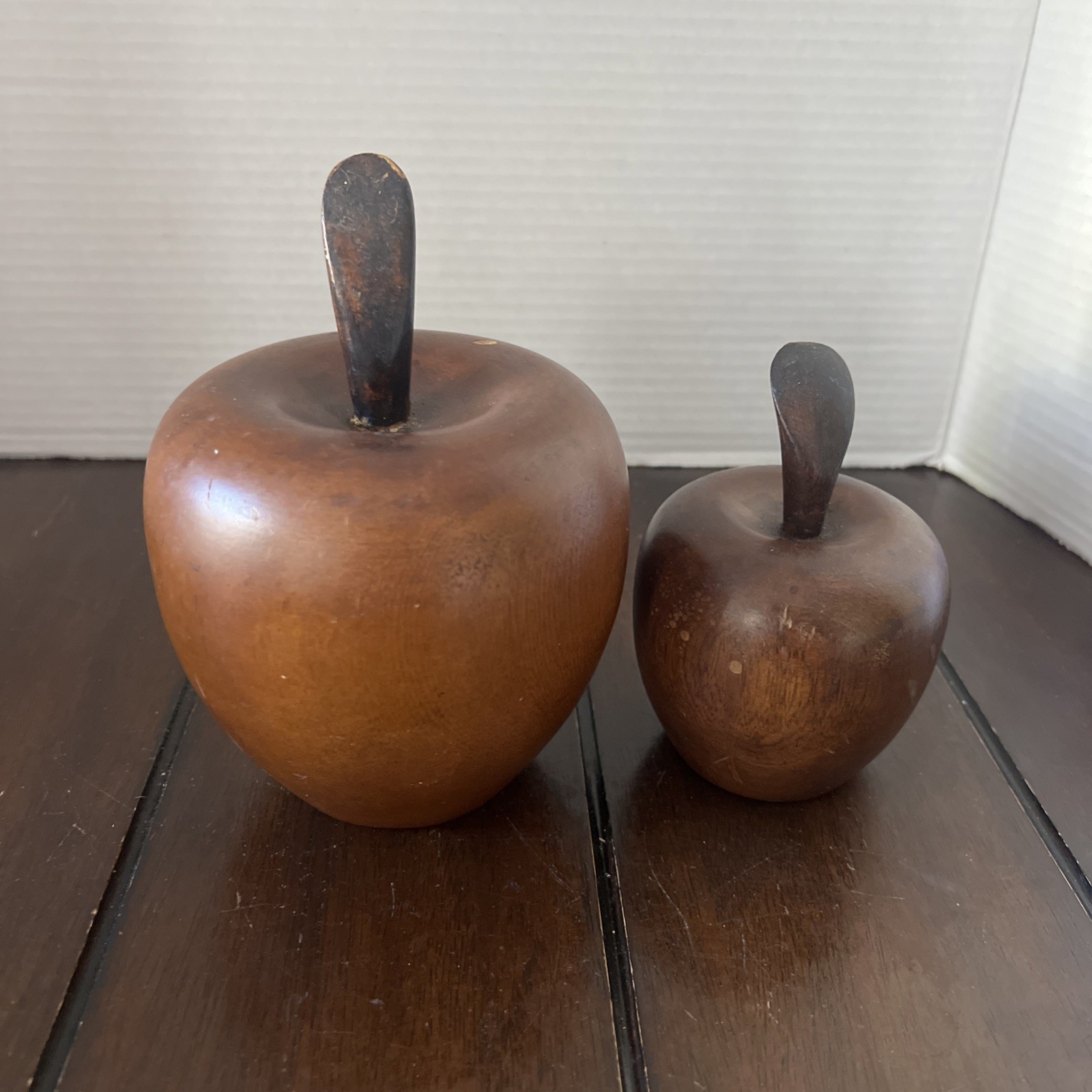 VTG MCM Wooden Apples-2 Wood Grain with Stems
