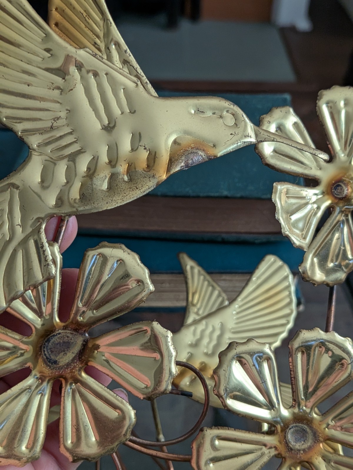 2 Vtg Homco Wall Hanging Art in Gold Tone Metal 3D Hummingbird & Flower Bird Set