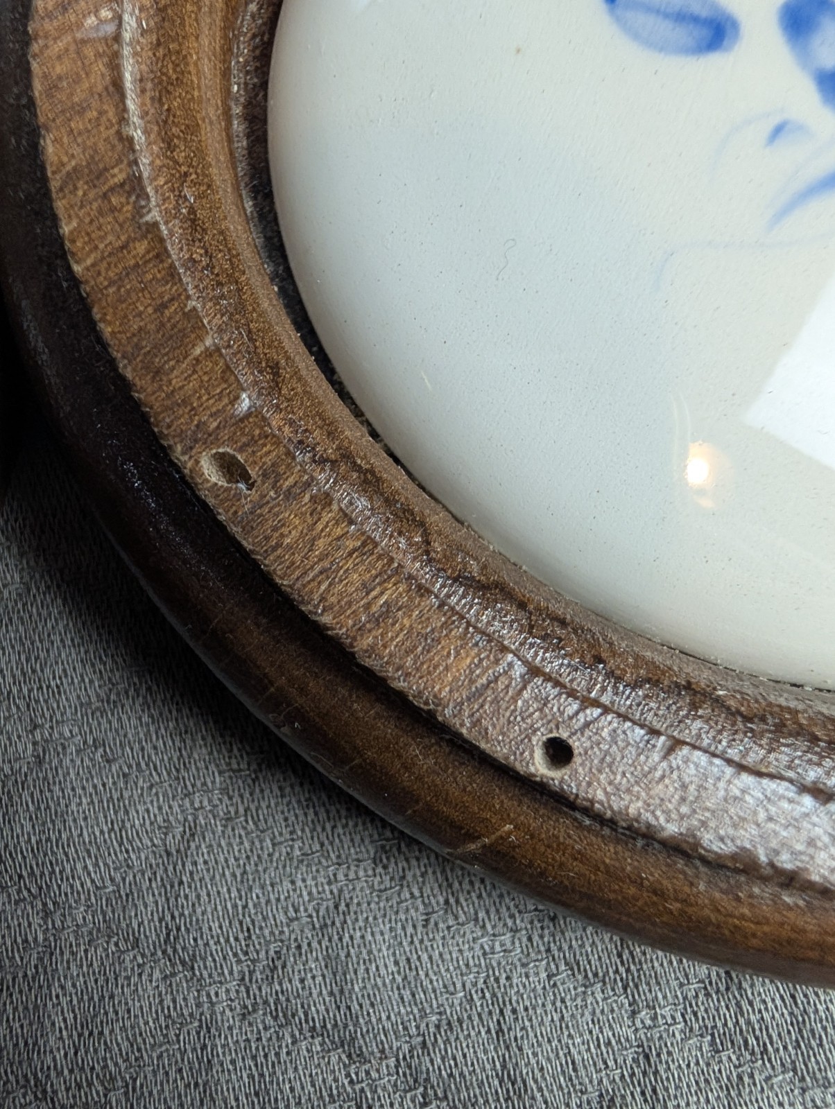 Vtg Homco Hand Painted Blue Rose Wall Decor 5&Prime; In Diameter 3.5&Prime; Ceramic Center