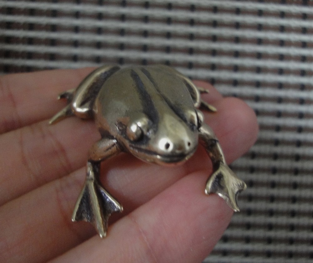 Solid Brass Frog Figurine Vintage Bronze Color Statue for Desk Shelf Decor