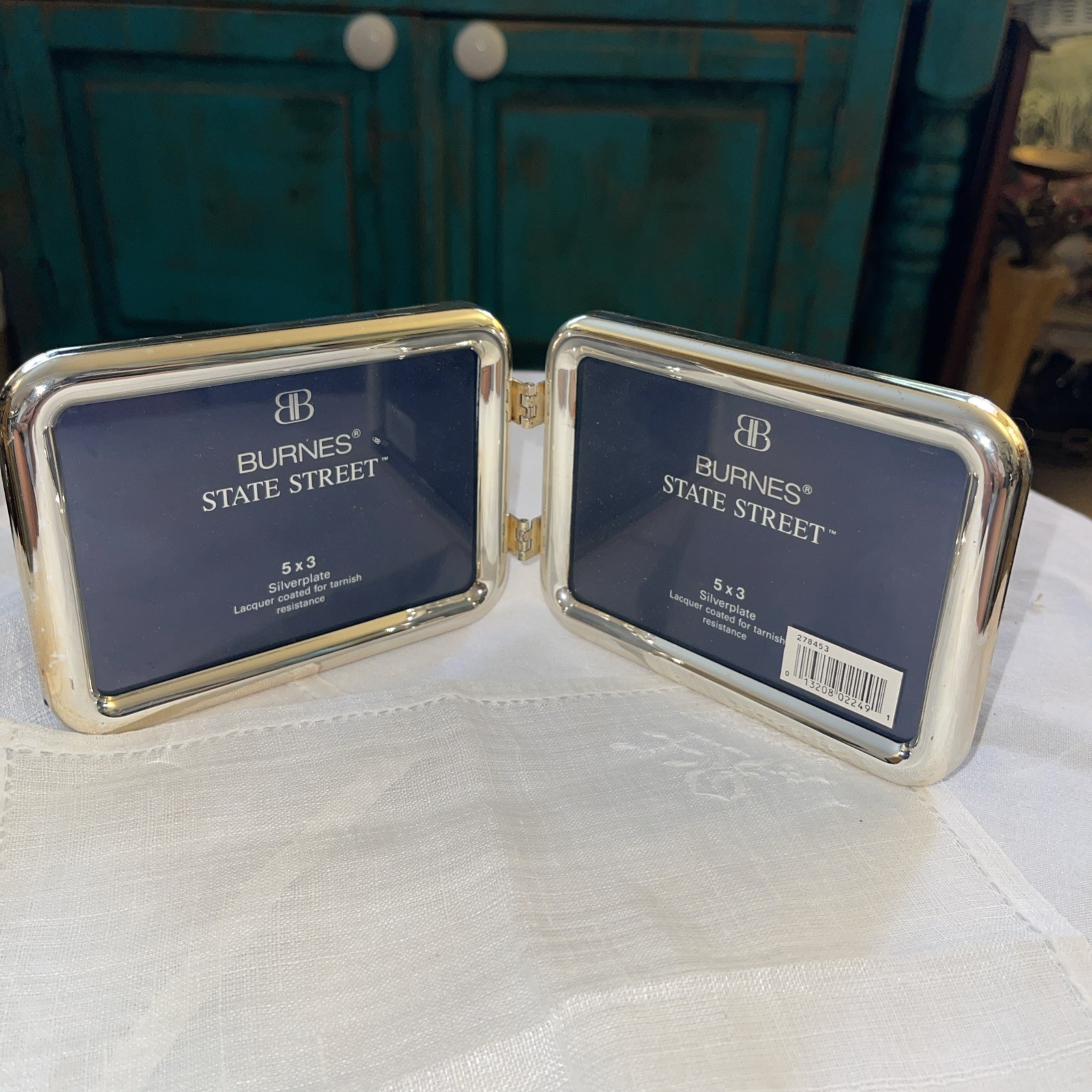 Silver-plated Double Picture Frame , Bi-Fold W/ Hinges, 5”x3”