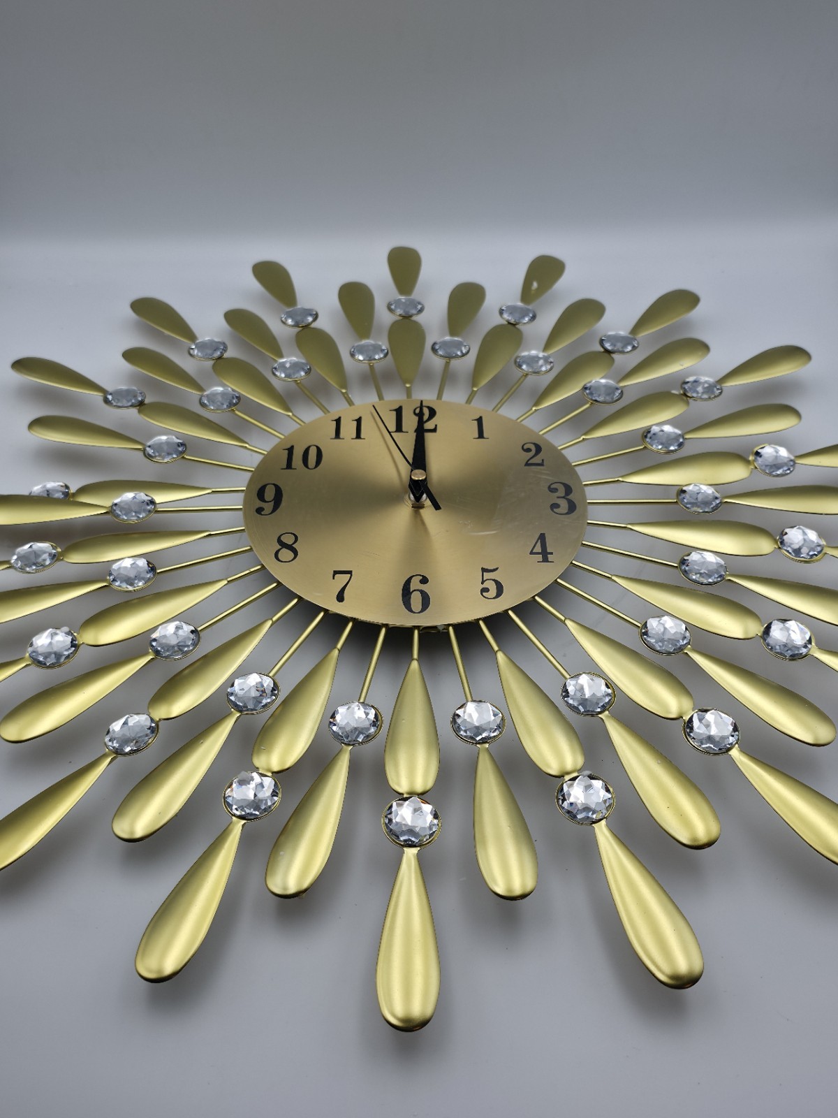 Artistic Drop-shaped Wall Clock 27IN Stylish Wall Clock Battery power Wall Clock