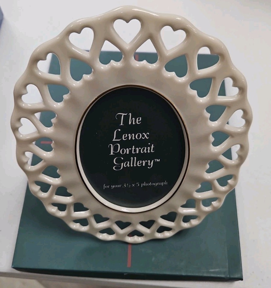 Lenox Portrait Gallery Oval Porcelain Photo Frame White Gold Heart 3.5×5 Vintage