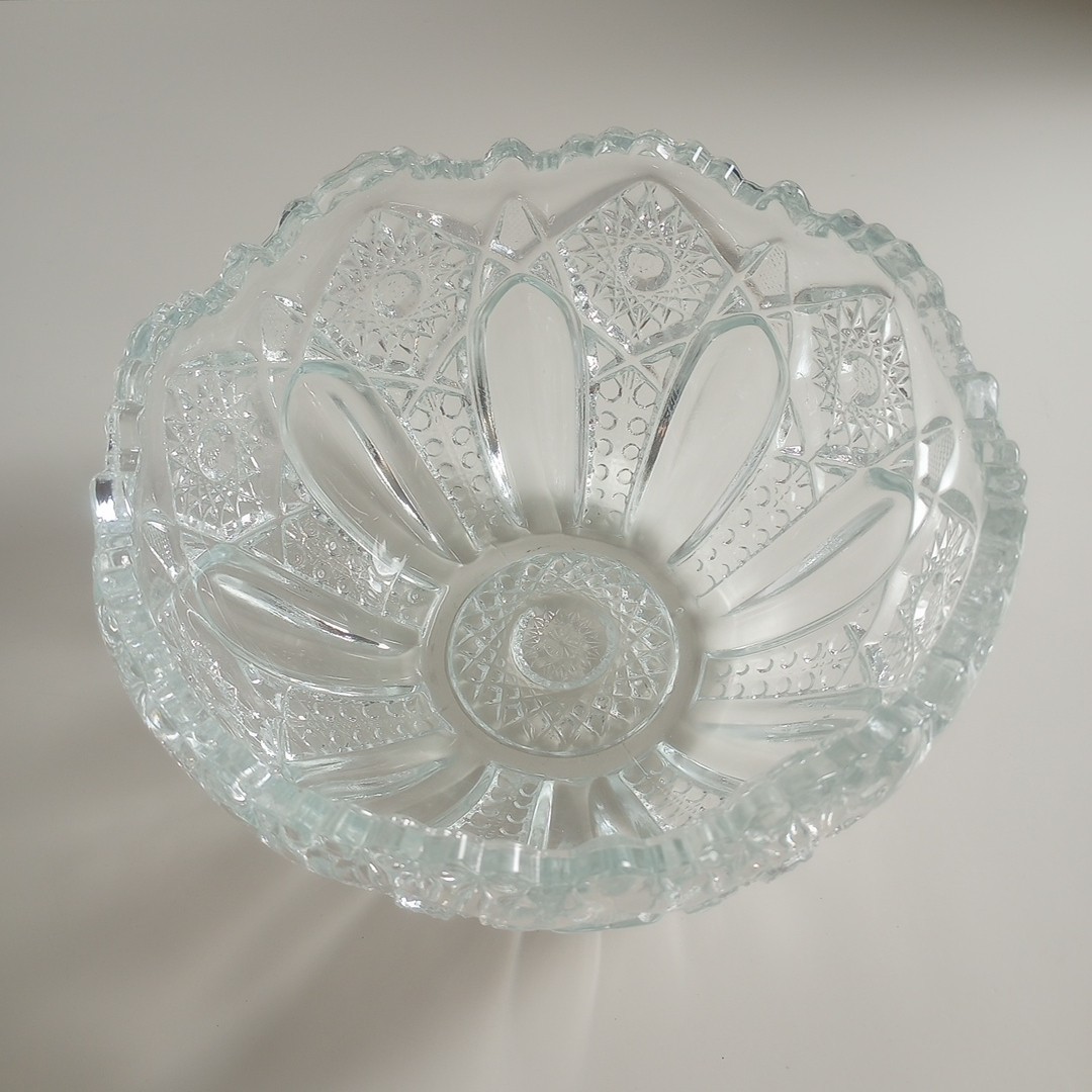 Vintage Heavy Crystal Glass Serving Fruit Decorative Centerpiece Bowl Dish 8.5&Prime;W