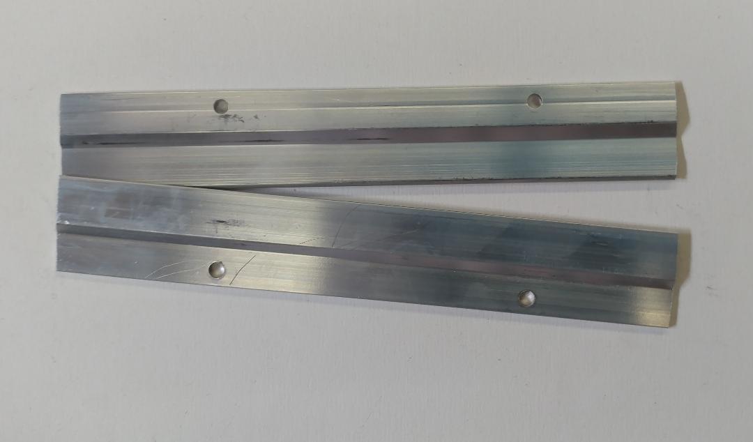62&Prime; Z BAR HANGER FOR HEAVY MIRROR INSTALLATION