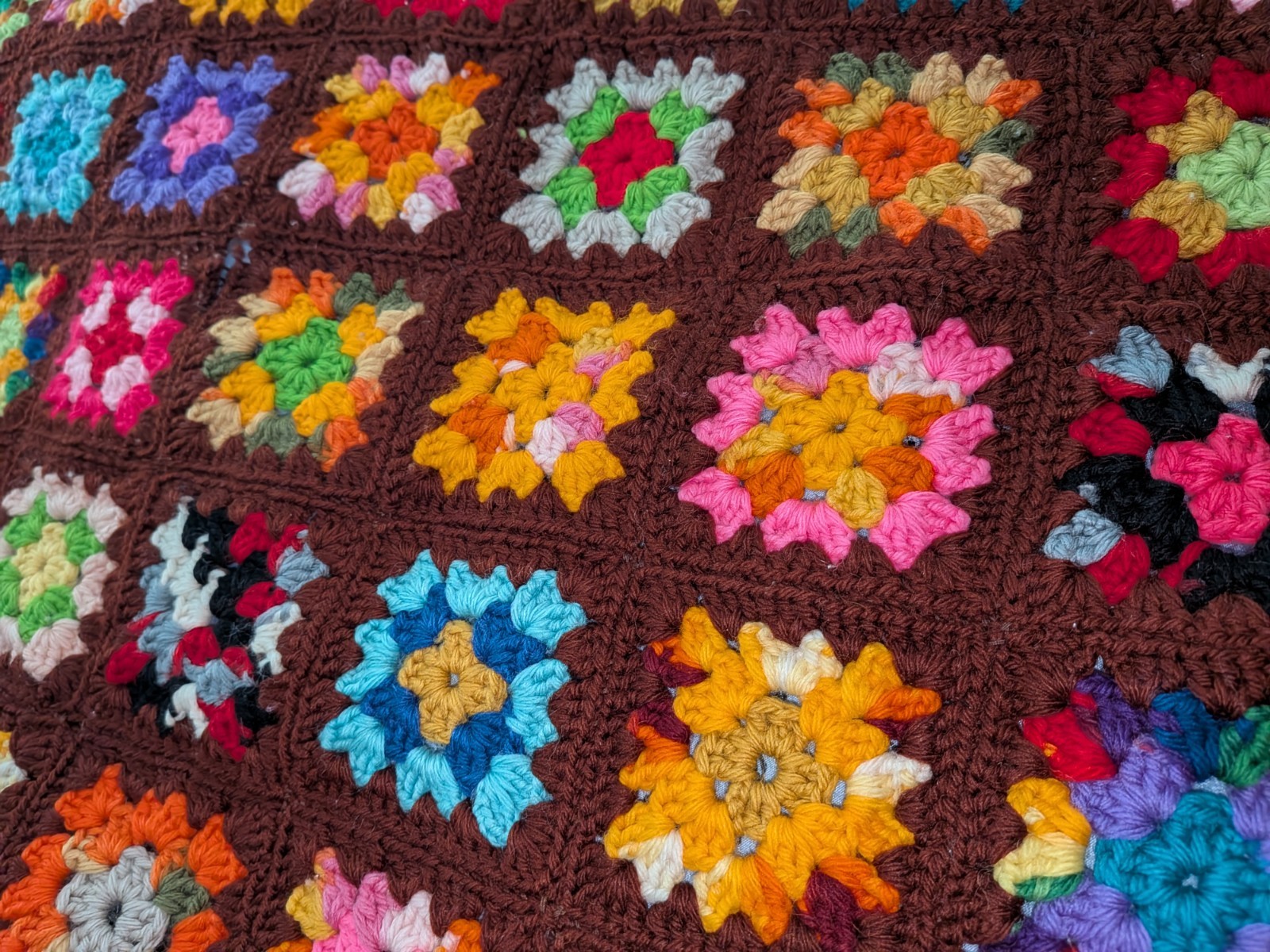 Vintage 64&Prime; x 44&Prime; “Roseanne”/ « Grannycore » Crochet Multicolor Afghan