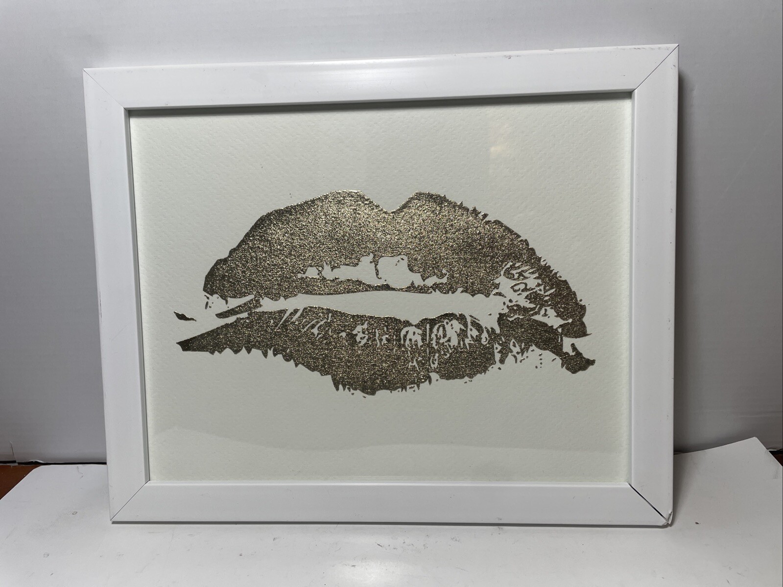Gold Lips-Premium Framed Print – Ready to Hang