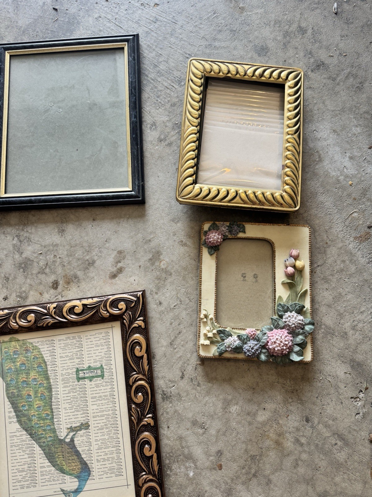 7 Mixed Material Mixed Size Picture Frames In Assorted Colors