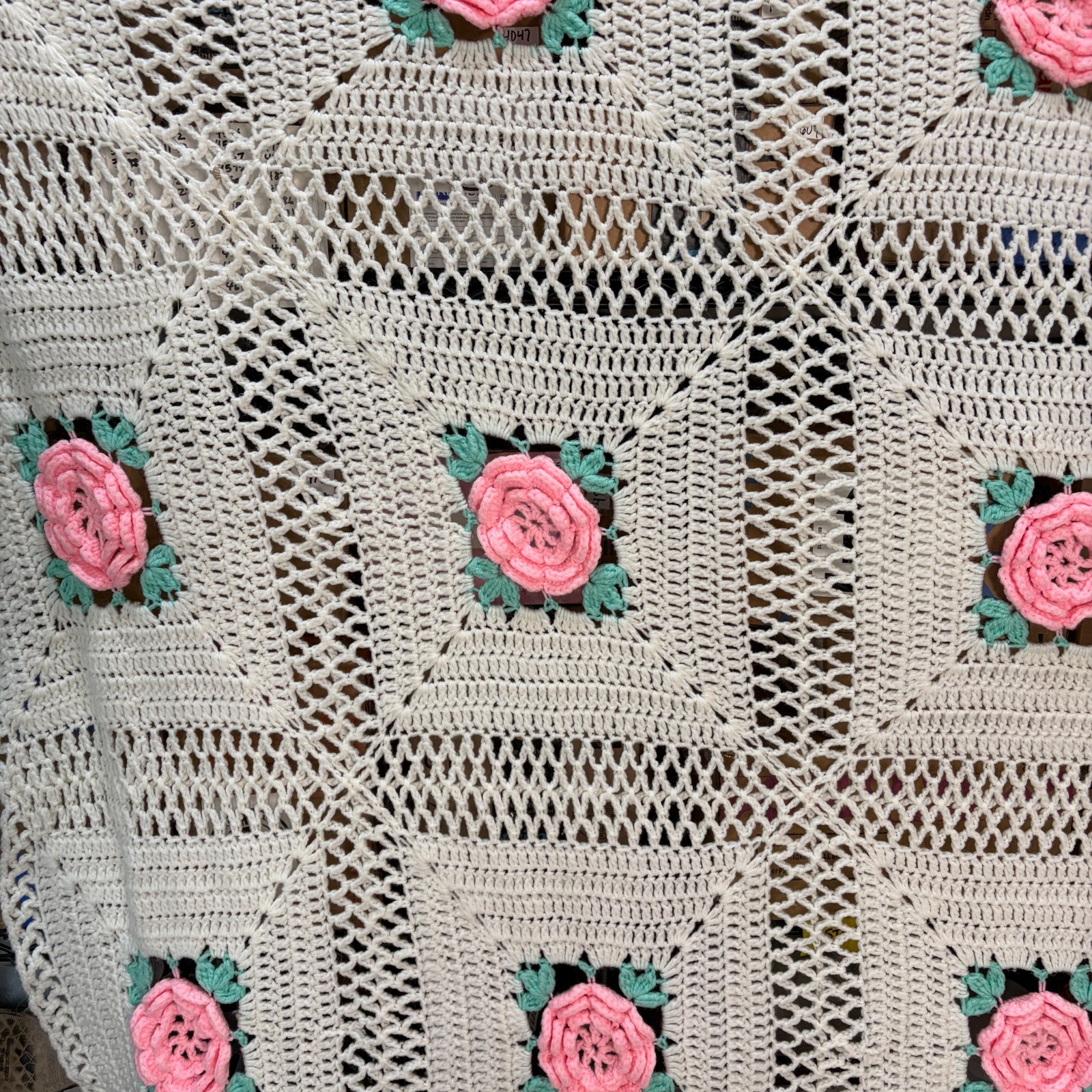 Crocheted 3D Cabbage Rose Flower Afghan Granny Blanket Pink White 84×76 5005