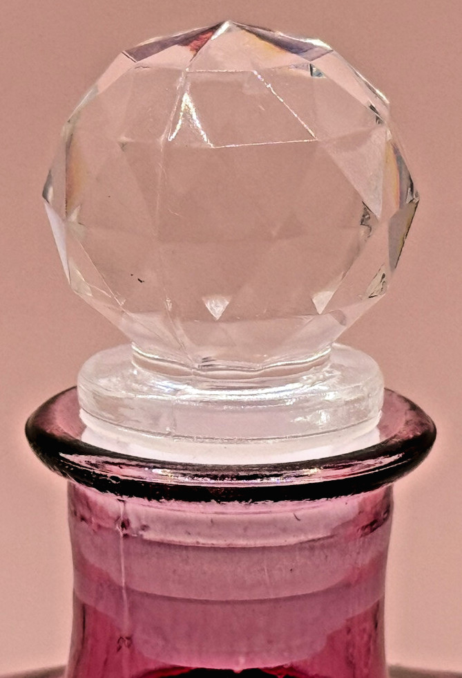 Decorative Lustrous Square Glass Bottles with Stopper, New, 5.5in x 2.25in, CUTE