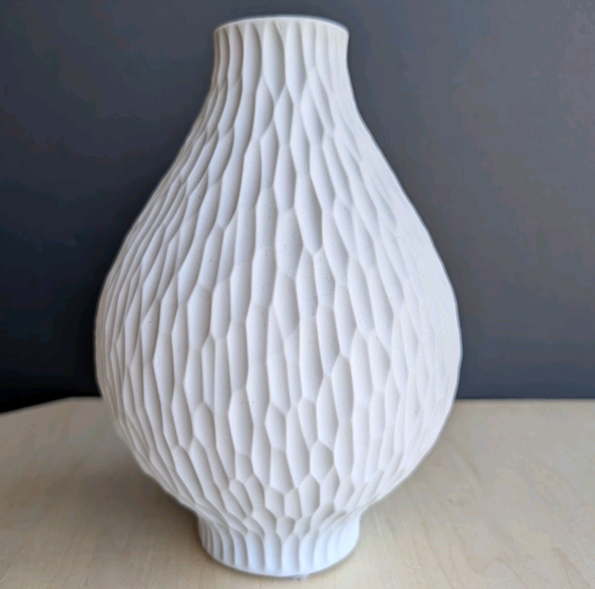 Crate&Barrel Vase Melbourne Porcelain Cream Organic Texture Glazed Interior 8&Prime;