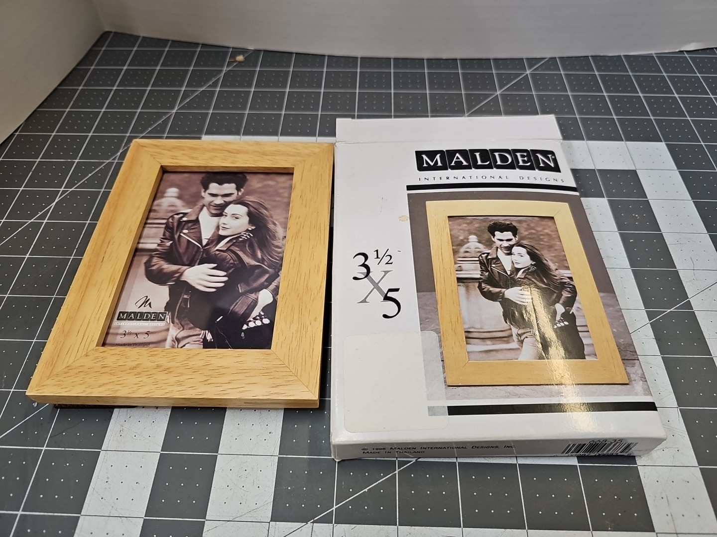 Malden picture frame Light brown wood 3.5&Prime; x 5&Prime; stand vertical or horizontal