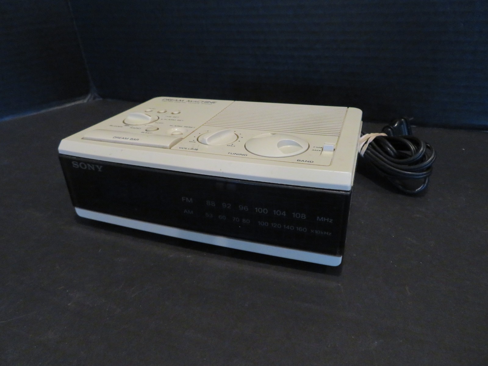 Vintage Sony Dream Machine FM/AM Digital Clock Radio Model No. IGF-C5W