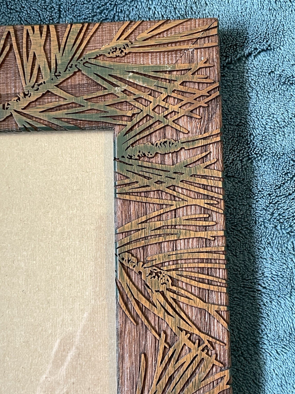 GORGEOUS 3D PINE NEEDLE AND PINE CONES WOOD FRAME!! VERY UNIQUE! 4 X 6 PHOTO