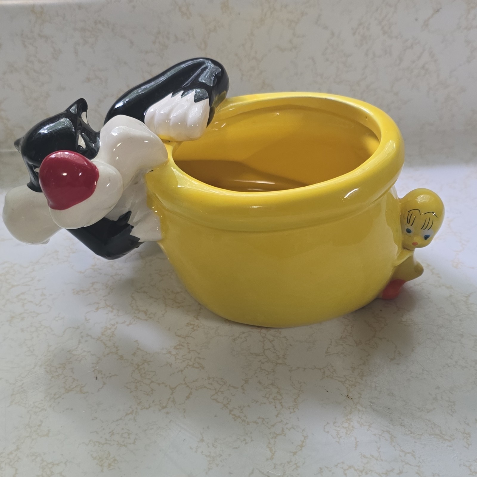 Vintage Warner Bros. Sylvester and Tweety Bird Bowl Planter Pot Yellow Black