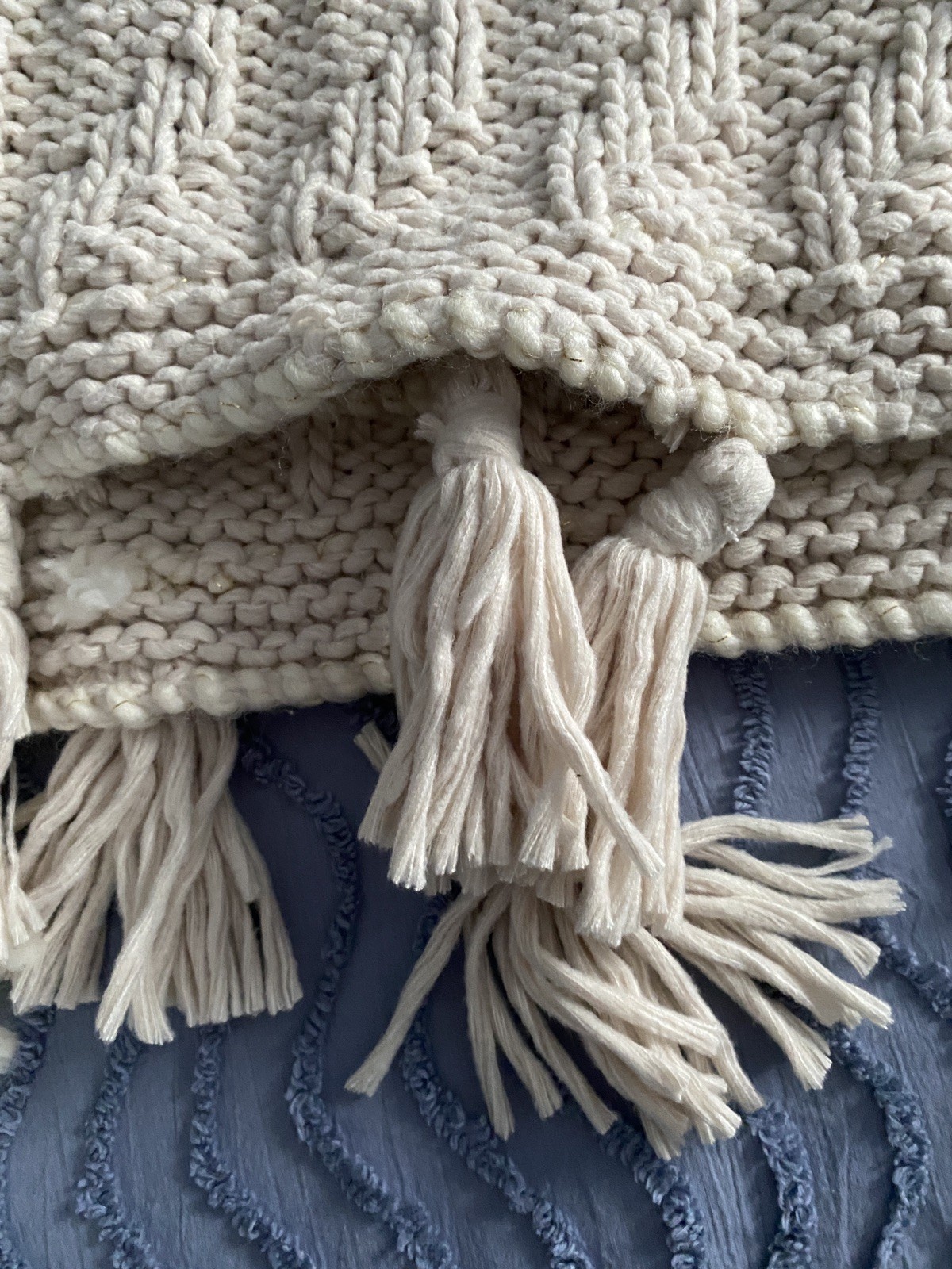 Hand Knit Ivory Chunky 50”x70”Throw Blanket w/ Tassels Beautiful! (NEW)